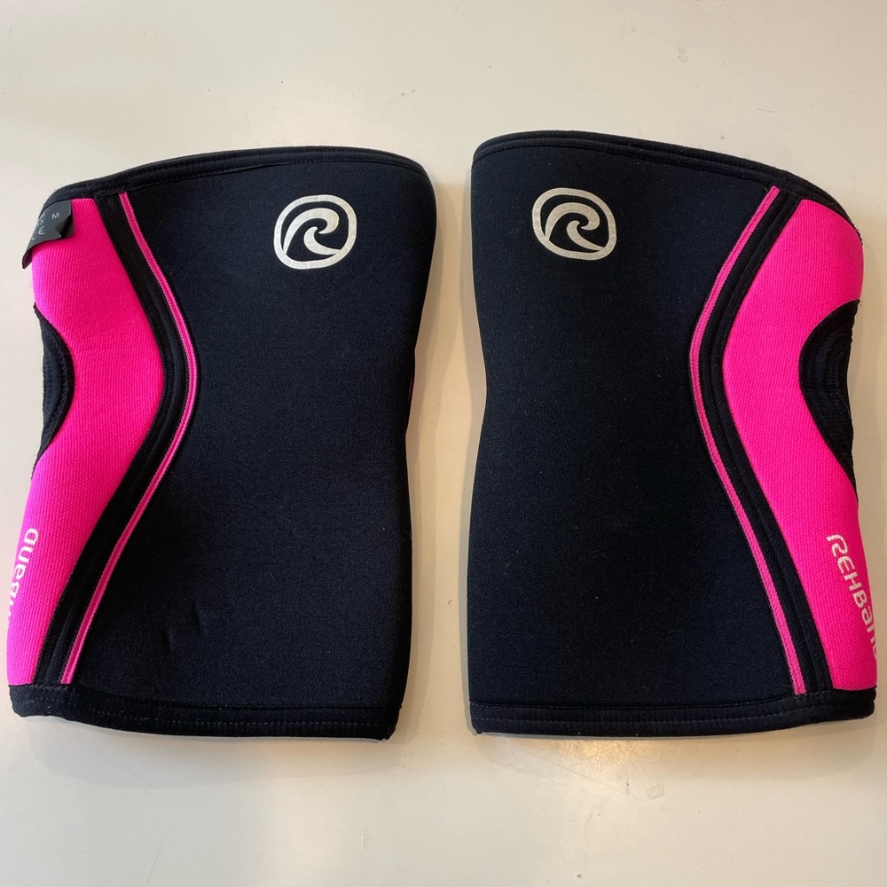 Rehband RX 5MM Knee Sleeves..  Size M.  Black/Pink